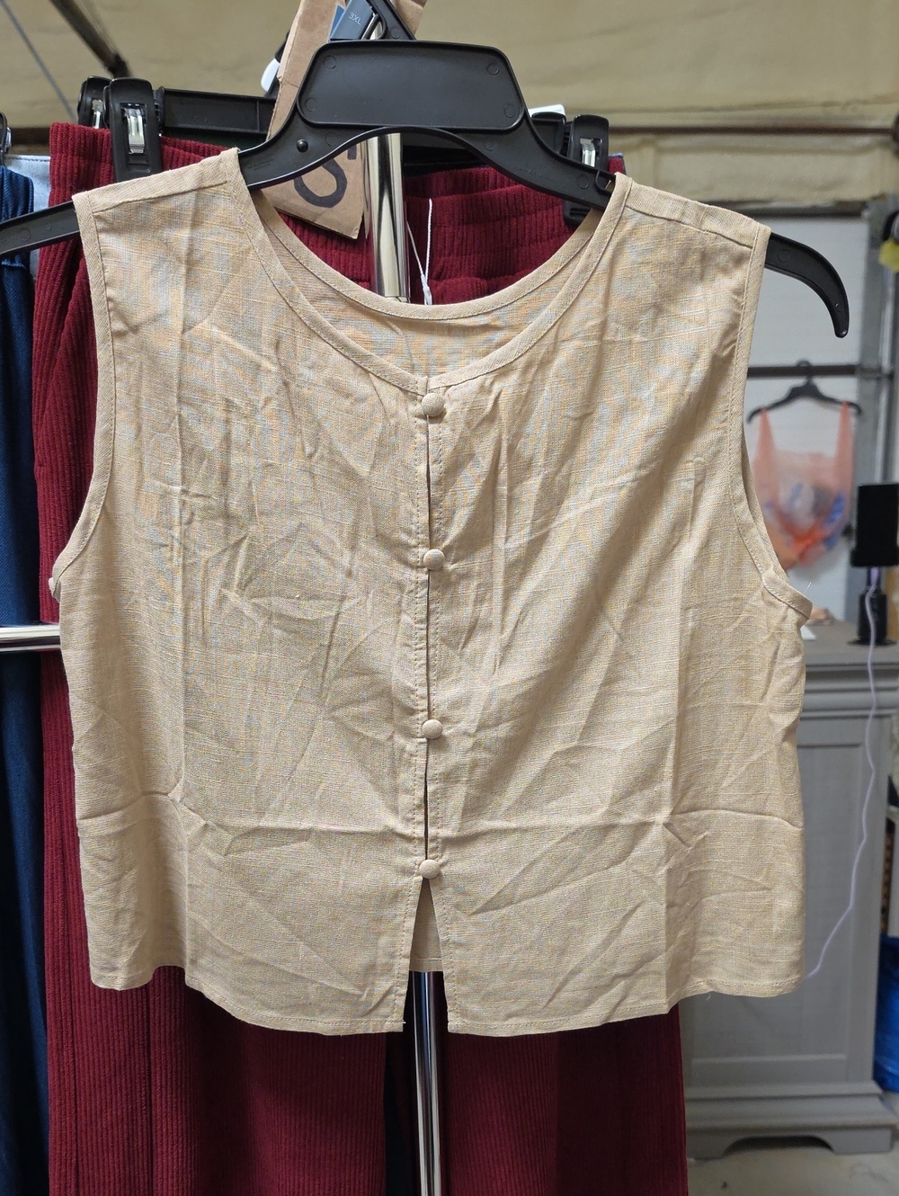 Nwt HALARA linen Blend Sleeveless Beige Button-Front Crop Top